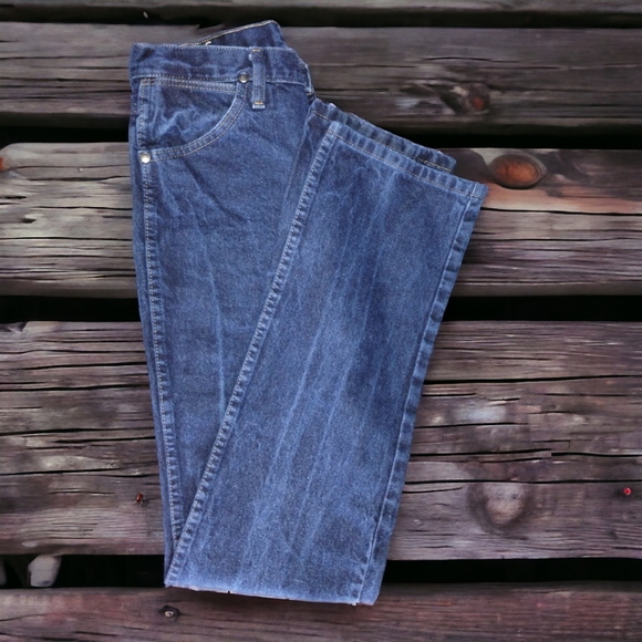 WRANGLER MEN'S COWBOY CUT SILVER EDITION SLIM FIT JEANS IN DENIM - Picture 2 of 5